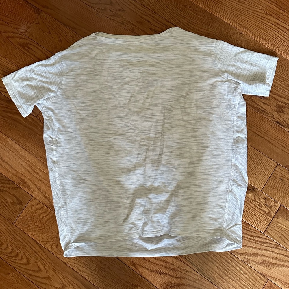 Lululemon back in action short sleeve